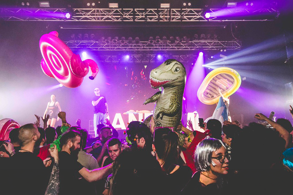 55097433928 010c9726c0 B