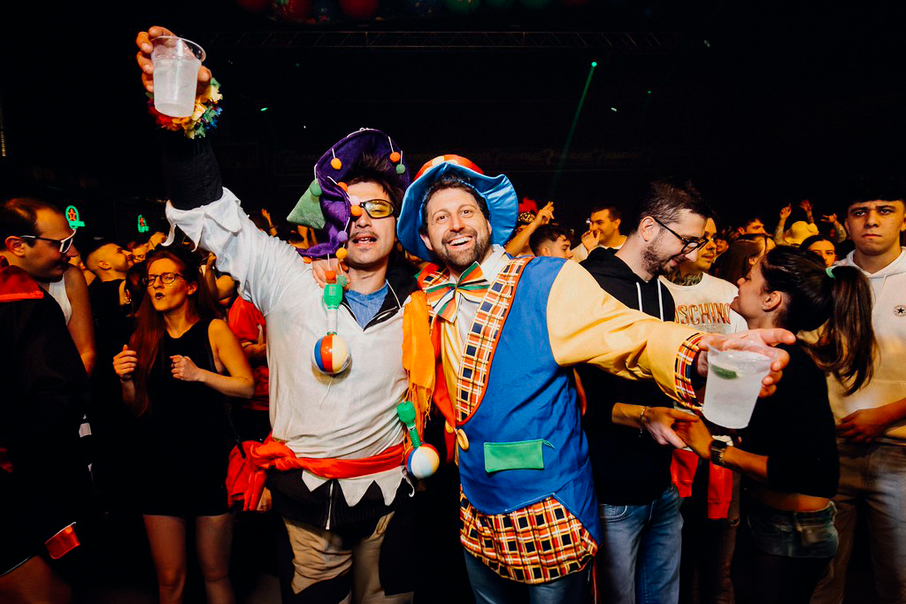 55097434383 9bd81f4058 B