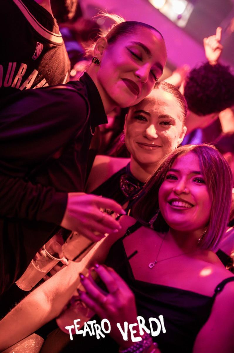 Photo5778605702376441318