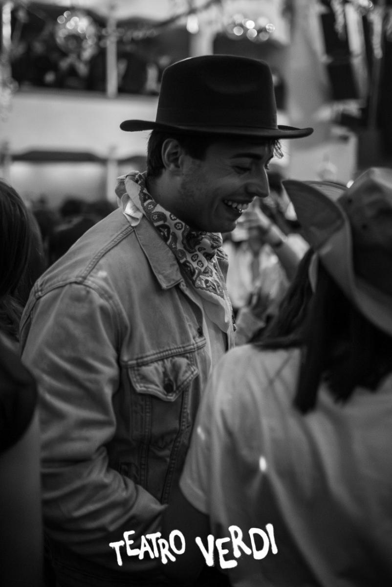 Photo5778605702376441335