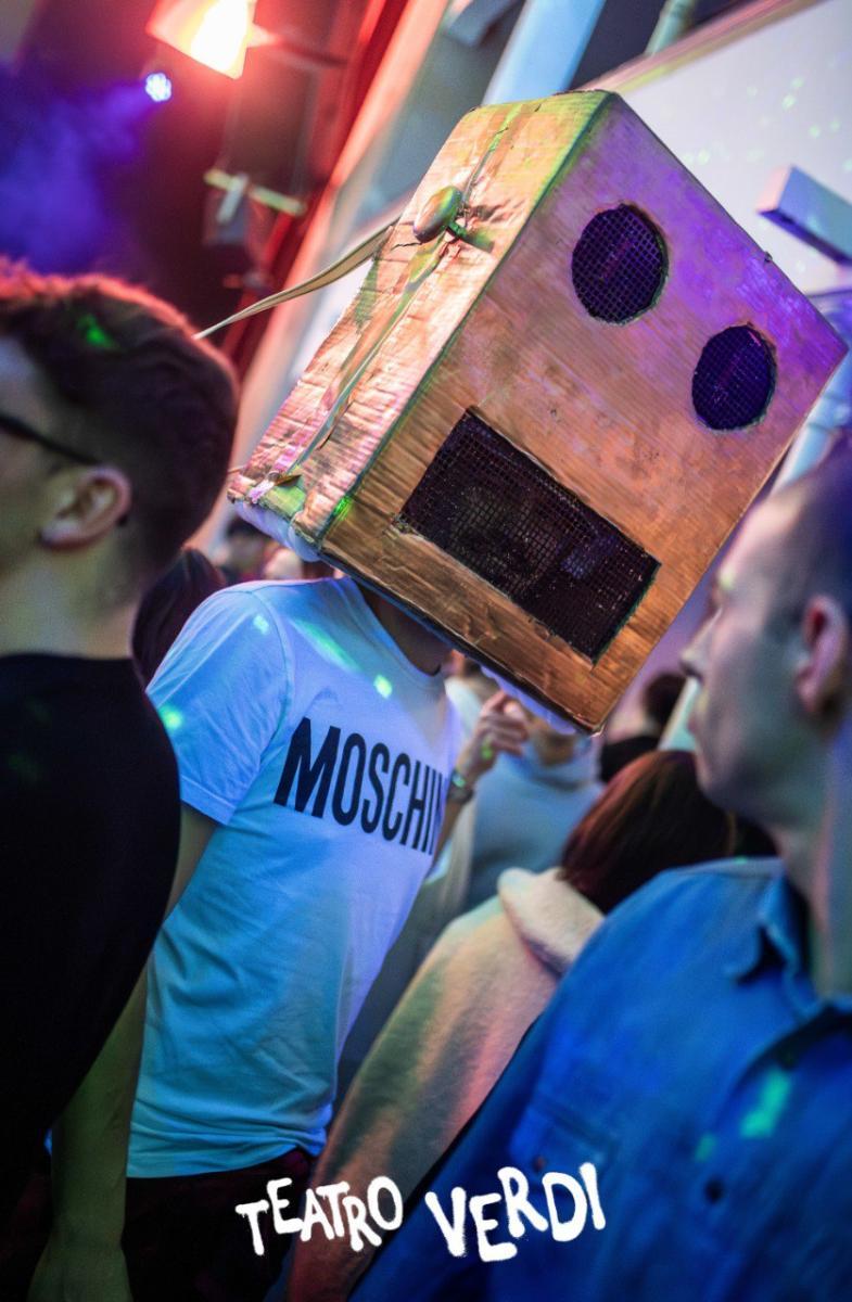 Photo5778605702376441340