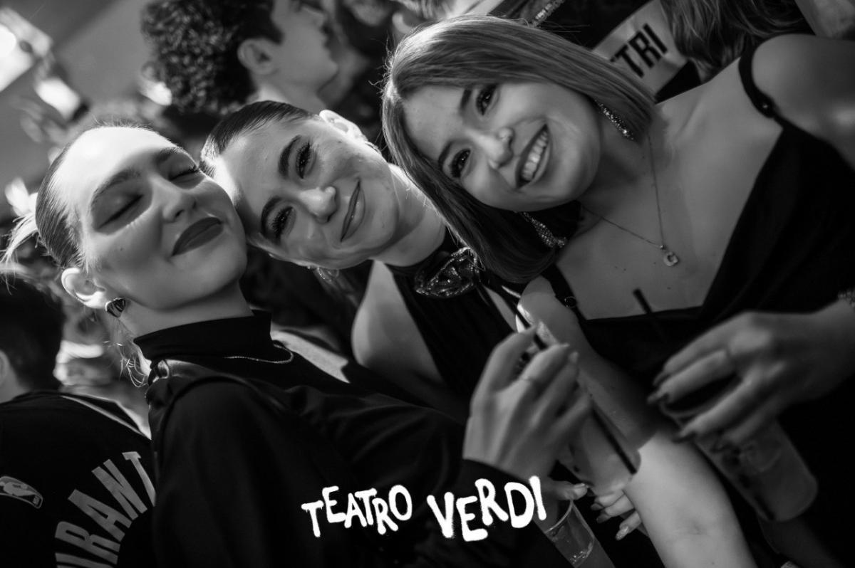 Photo5778605702376441371