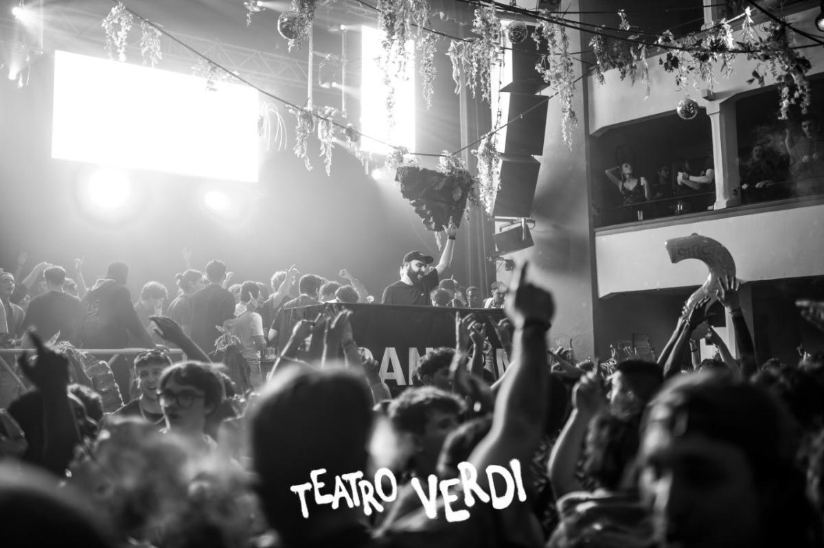 Photo5778605702376441398