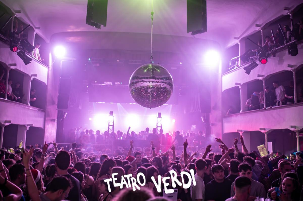 photo 5798674392333533251 y