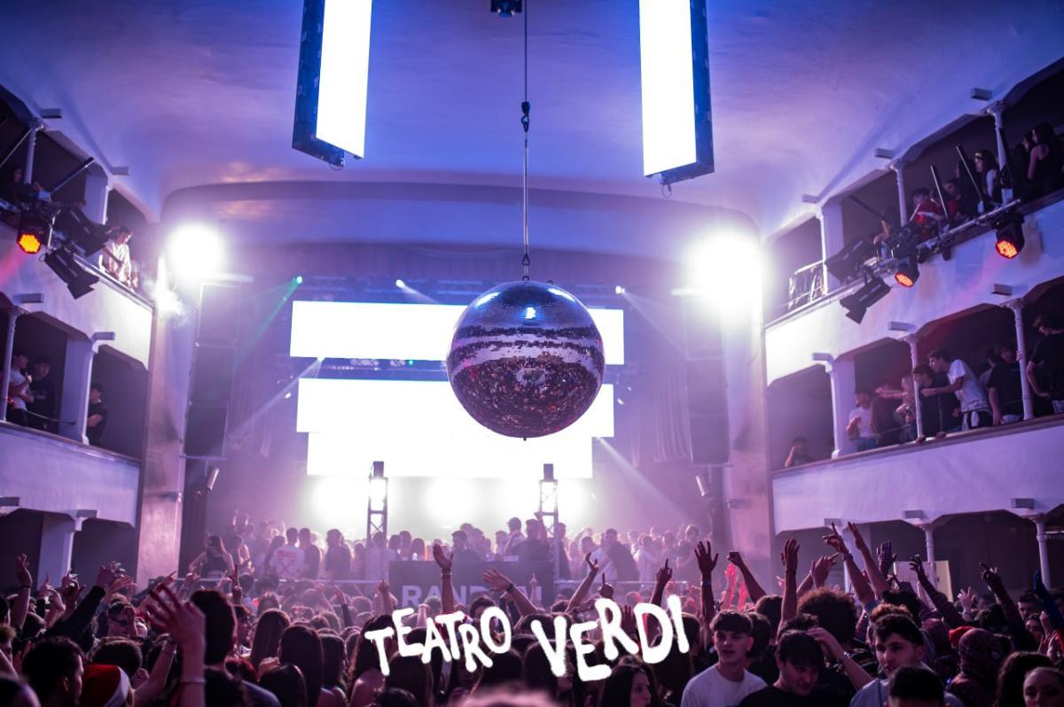 photo 5798674392333533263 y