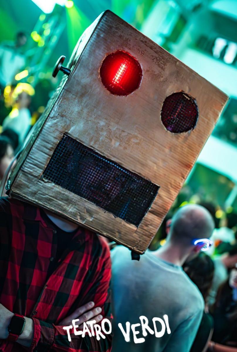 photo 5798674392333533268 y