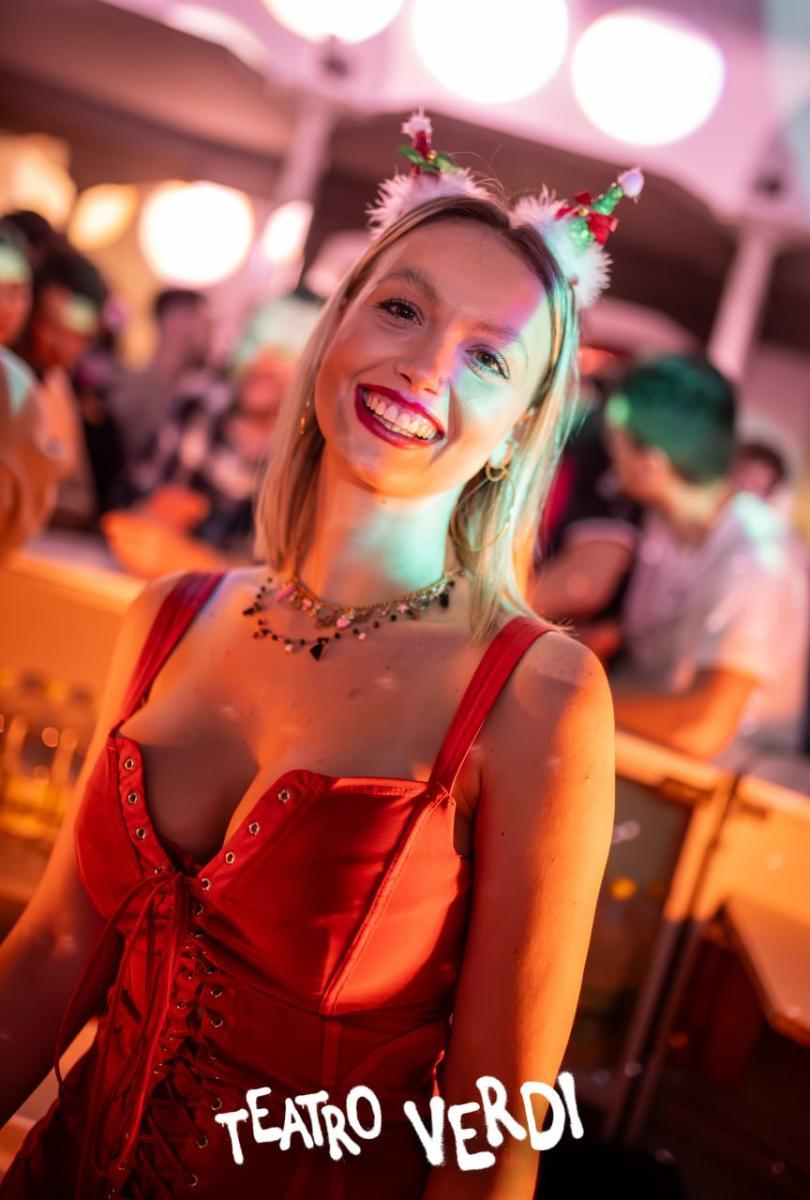 photo 5798674392333533295 y